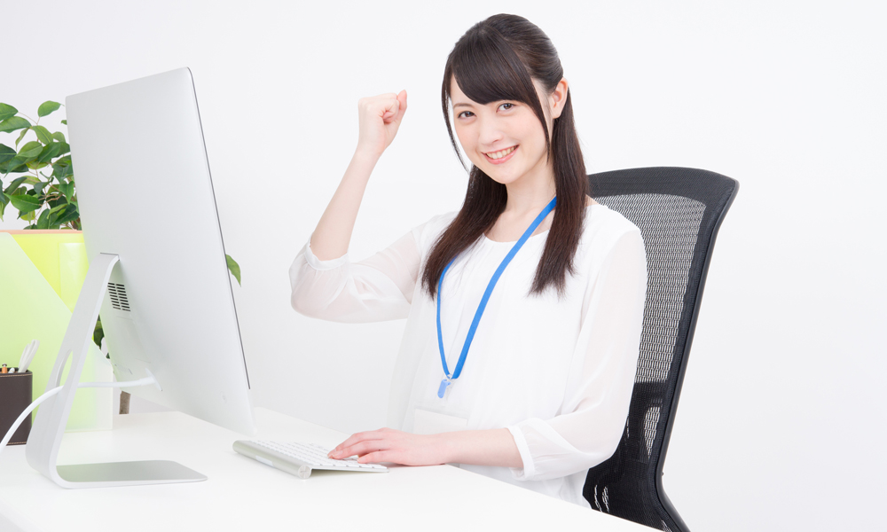 ガッツポーズ　女性