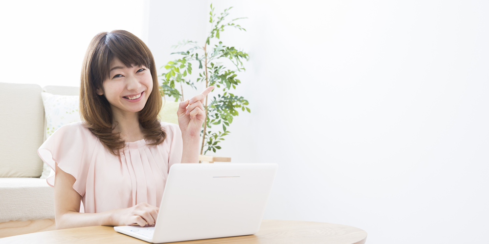 ポイントを示唆する女性