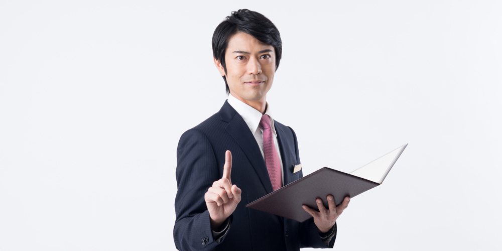 ポイントだと教える男性