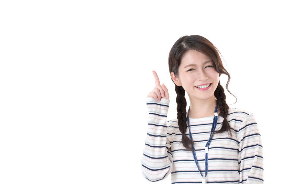ポイントを解説する女性