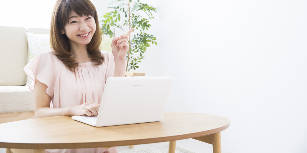 ポイントを示唆する女性