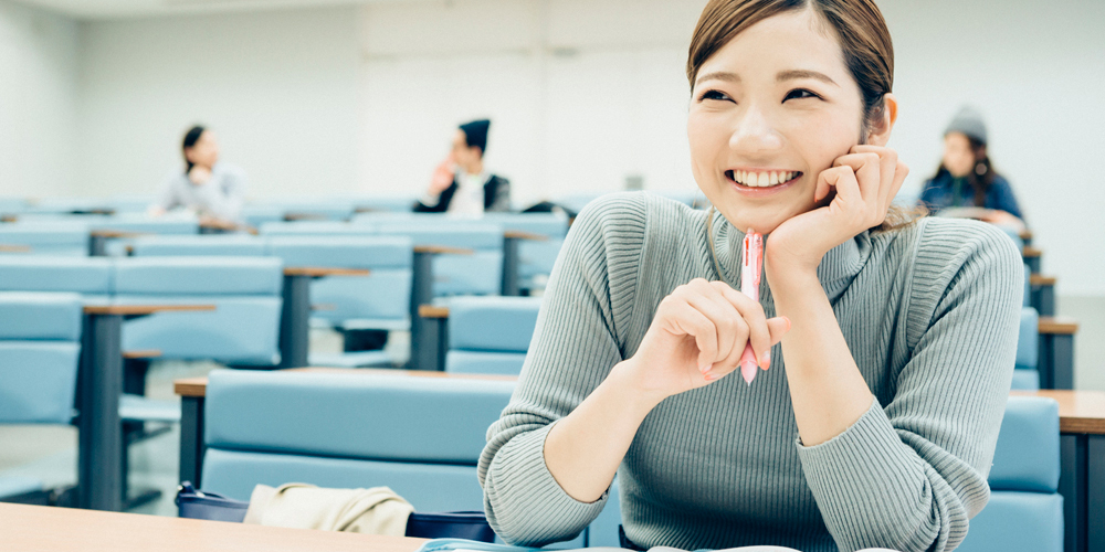 笑顔の女学生