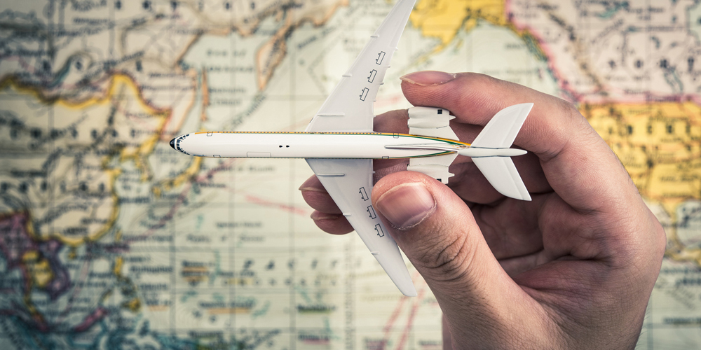飛行機と海外旅行イメージ