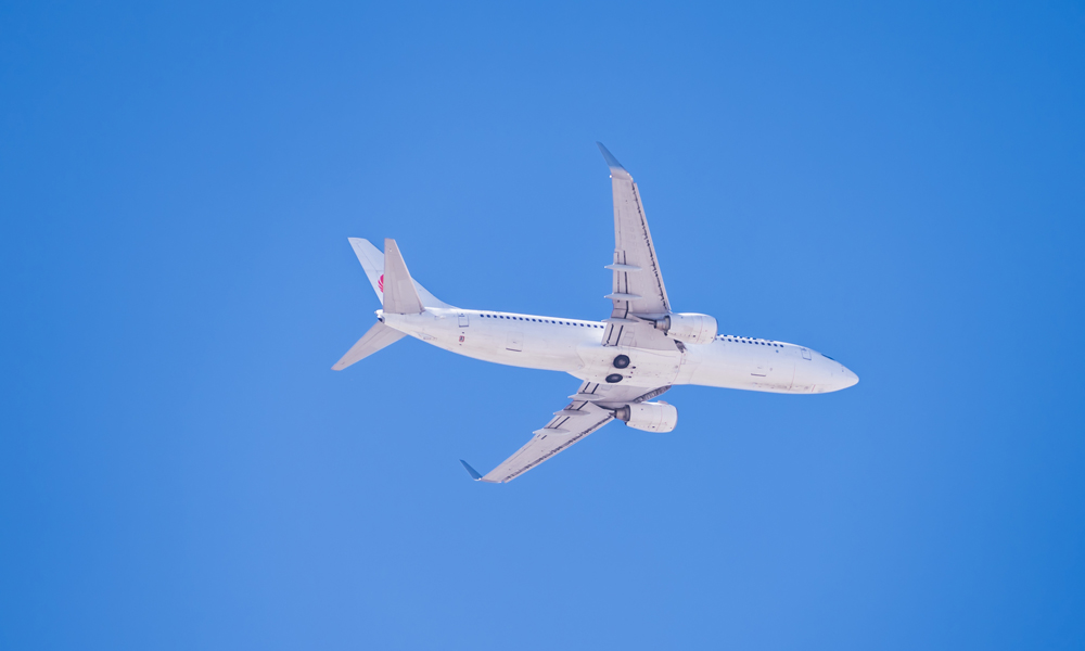 青空と飛行機