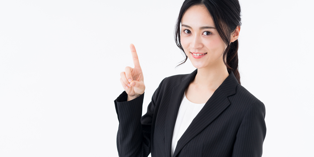 注意点を示唆する女性