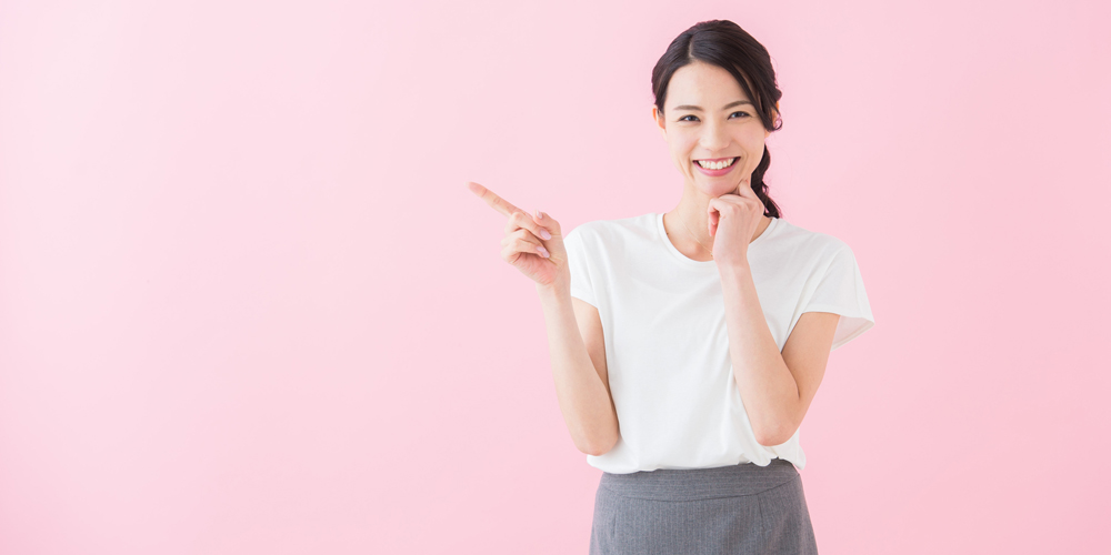 メリットを表現する女性
