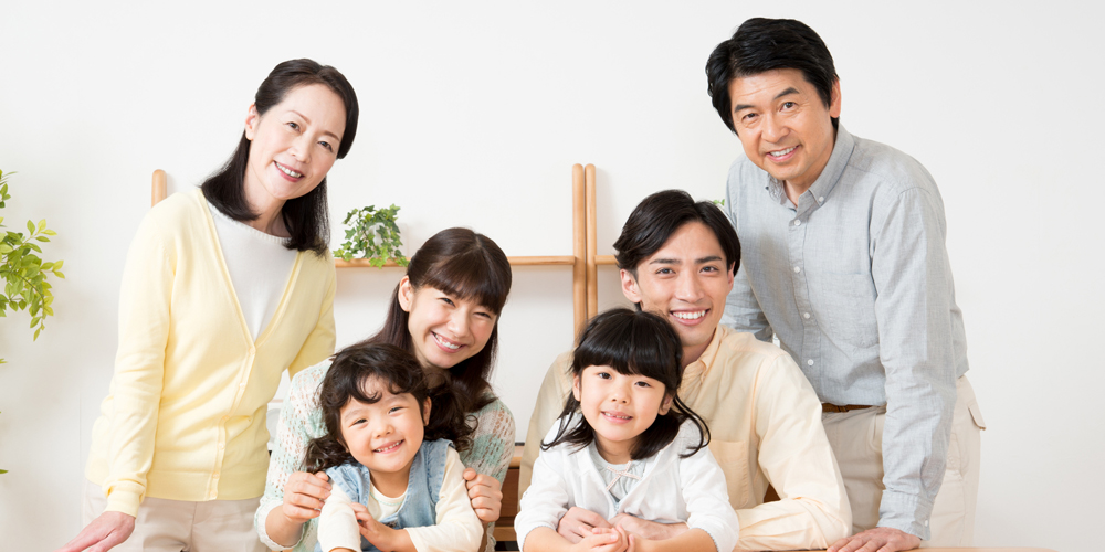 夫婦と子供、両親の家族