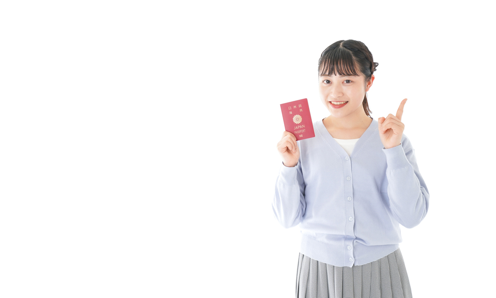 パスポートを持っている女性