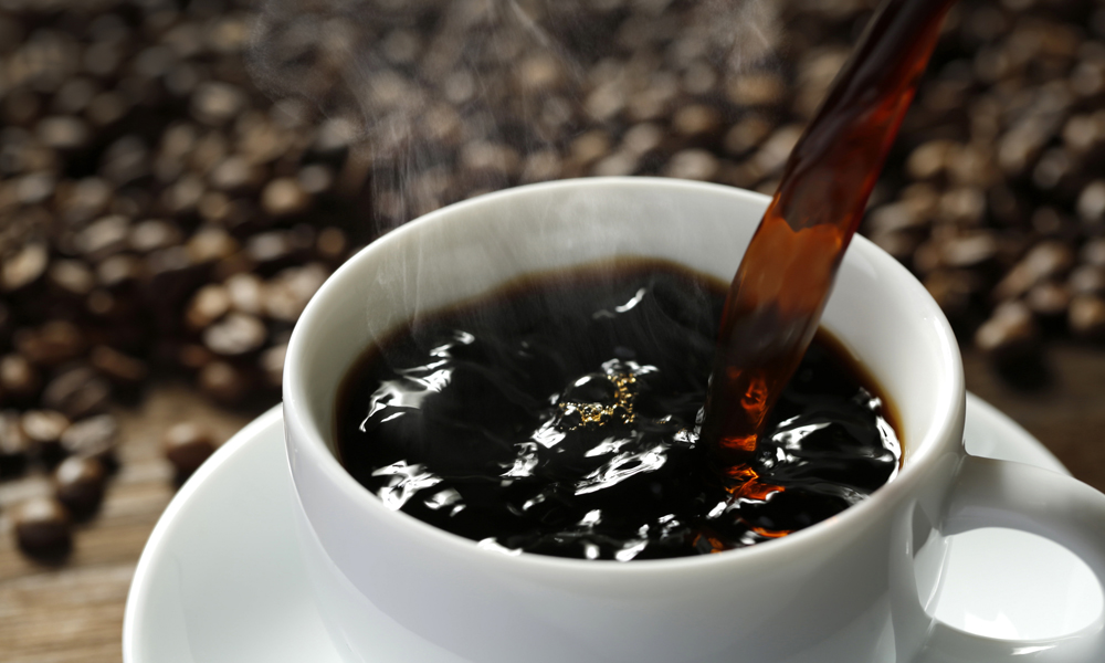 カップにそそがれるコーヒー