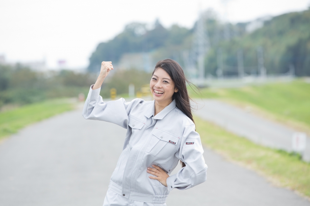 空元気の女性