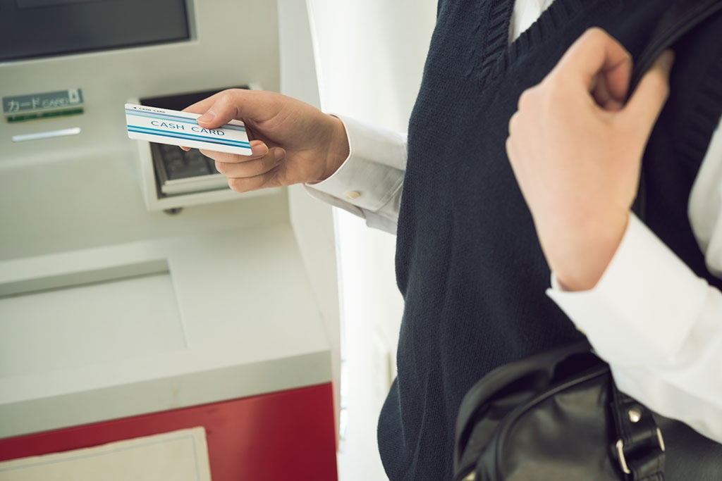 消費者金融カードローンと銀行カードローンの違い
