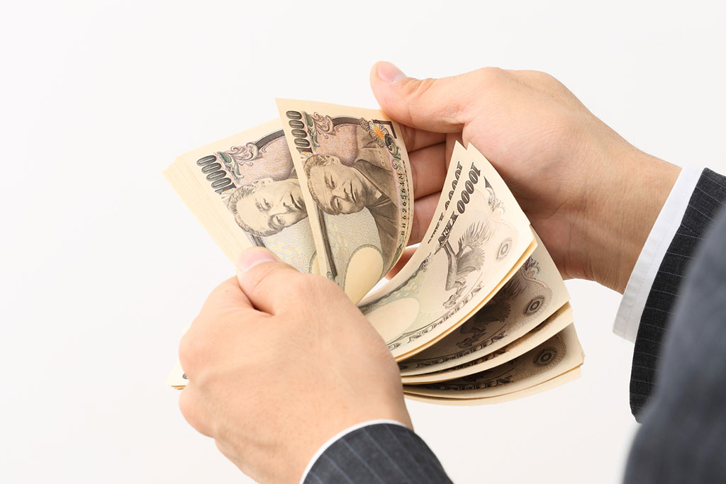 他社のカードローンを利用している時は要注意