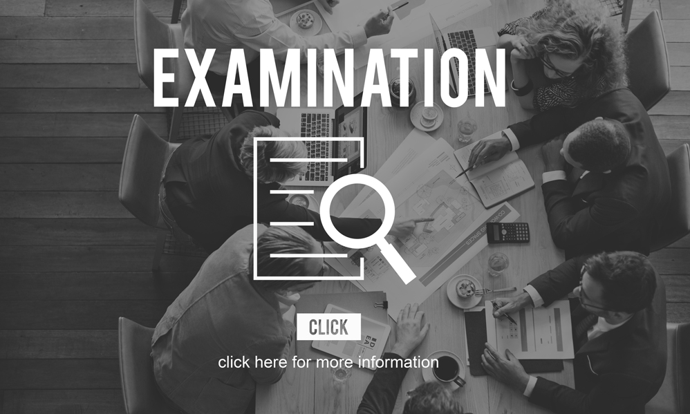審査（EXAMINATION）