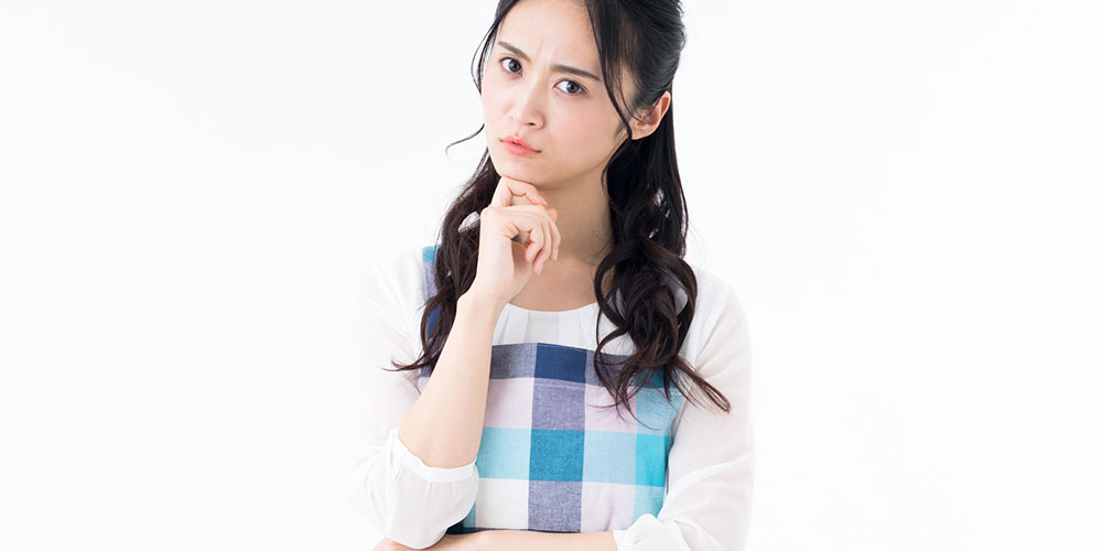 疑問に思っている主婦
